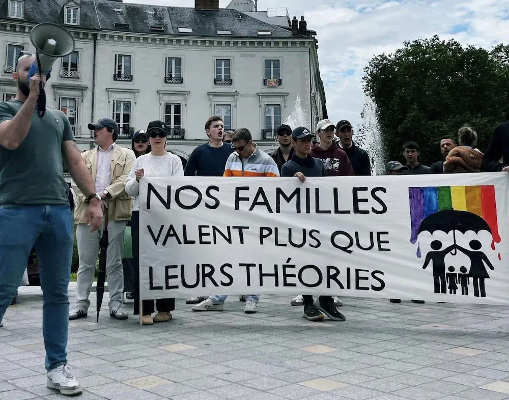 des-tours-et-des-lys - photo 2